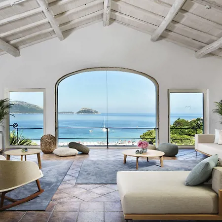 Voi Colonna Village Hotel