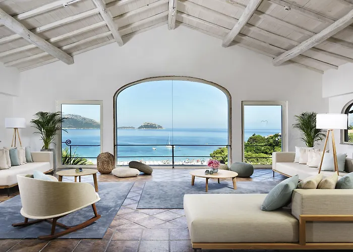 Voi Colonna Village Hotel