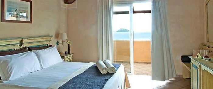 Voi Colonna Village Hotel 4*